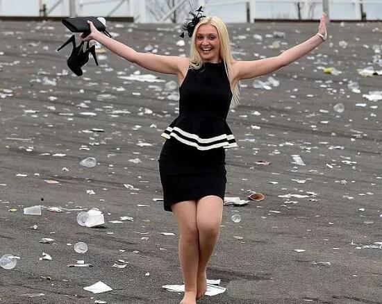 婢虫床鐨勭櫧鏃ユⅵ瑙嗛,婢虫床缇庢ⅵ涔嬫梾