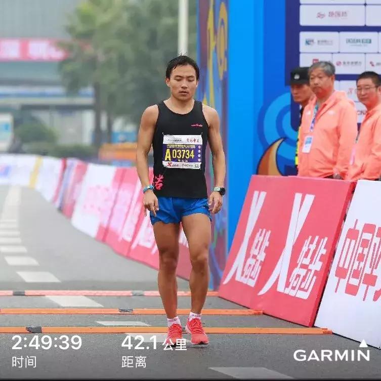 他是中国最能跑的小编，全马PB2小时36分