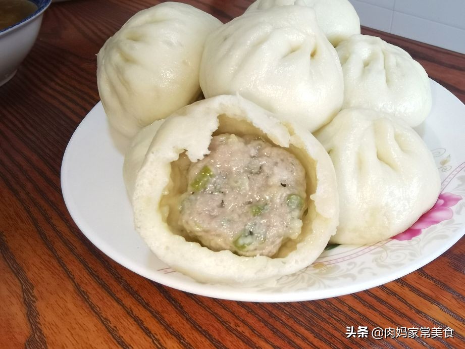 怎样蒸包子才能暄软蓬松不塌皮,图文讲解在家轻松蒸包子的方法