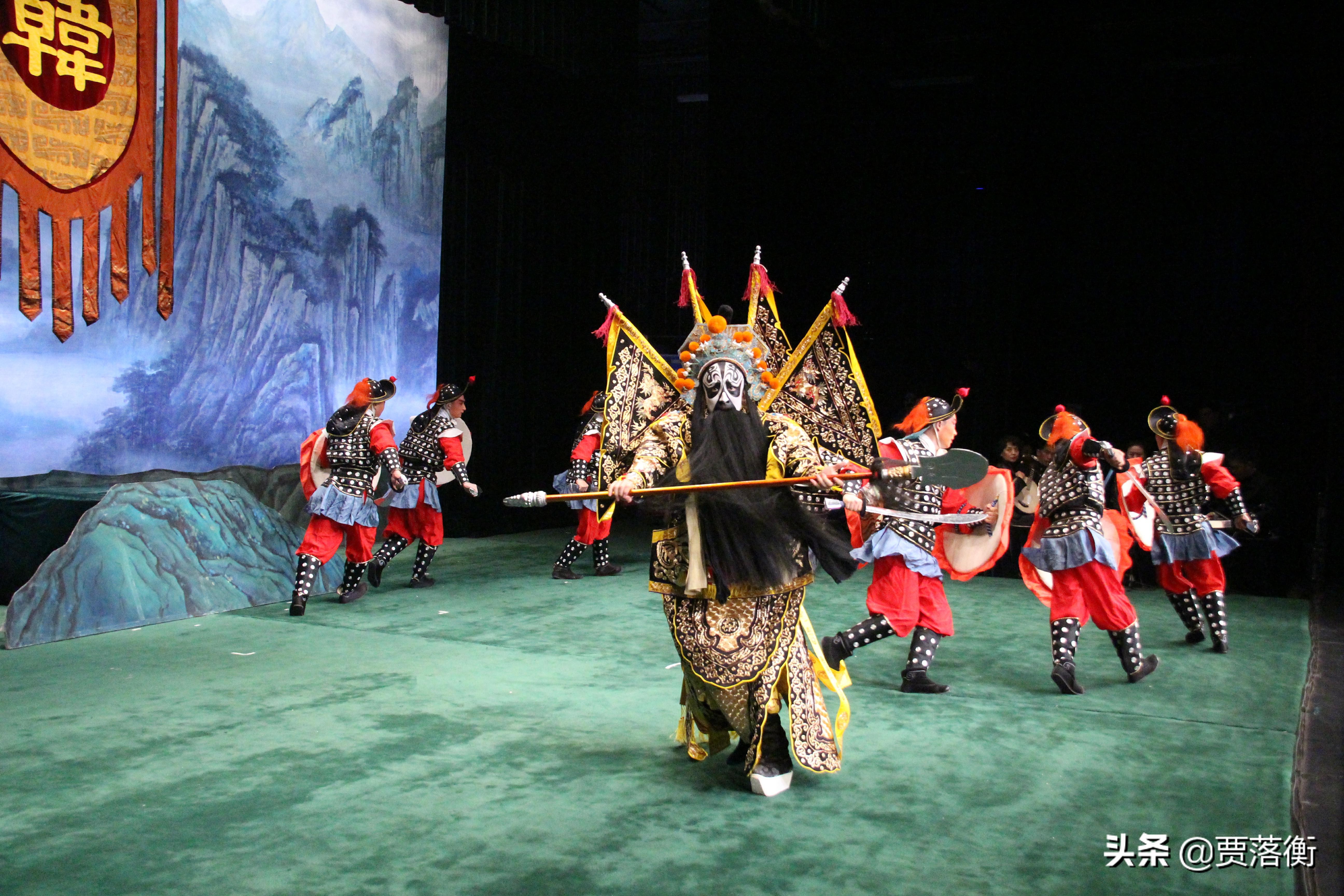 娶初恋女友，因拍戏谢顶，演半辈子反派，61岁的杜玉明怎么样了？