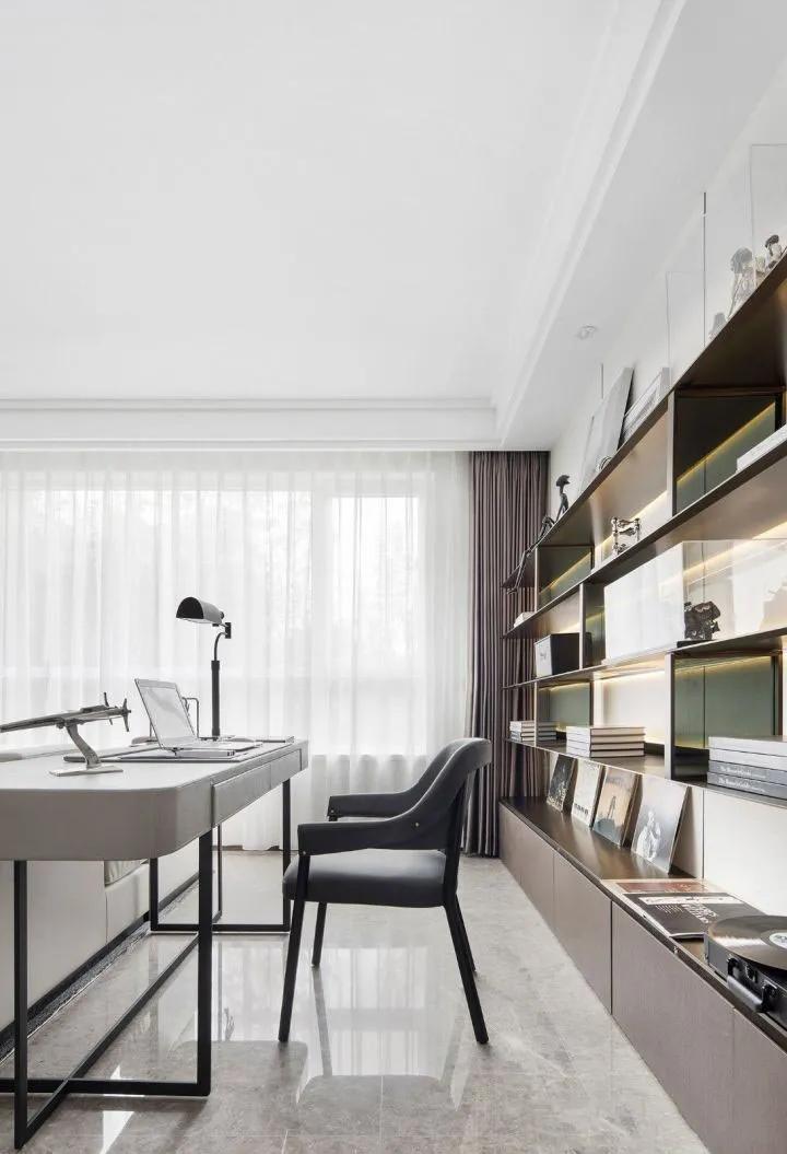 书桌玻璃面的好还是木质的好,实木书桌高端实木书桌