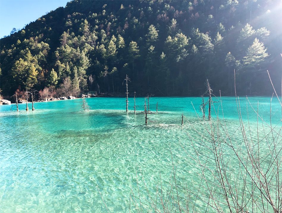 玉龙雪山日照金山的美,玉龙雪山日照金山美照