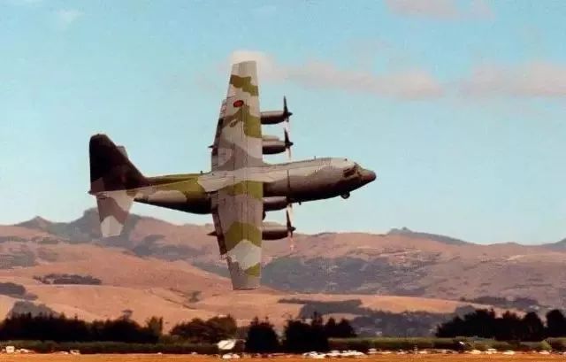 飞机翅膀那么薄为什么能托起机身,飞机翅膀的翼稍小翼有几种