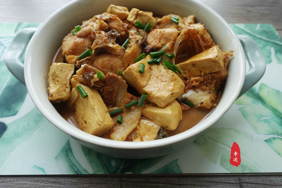 炖鱼的家常做法草鱼炖豆腐,五花肉草鱼炖豆腐怎么做才好吃啊