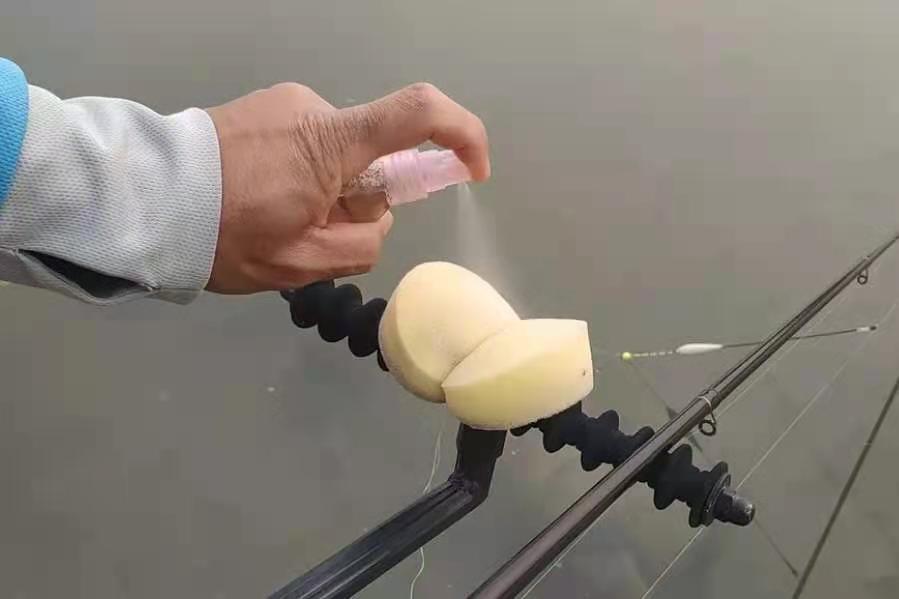 野钓打窝时可以借用的五大神器,野钓用啥打窝诱鱼快留鱼久一点