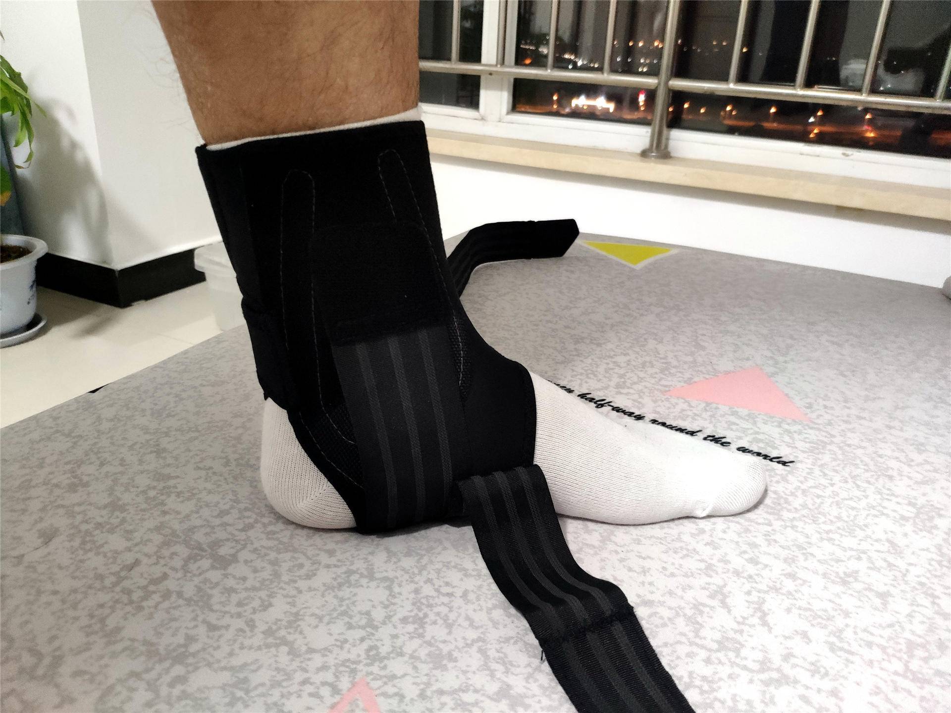 迈克达威护踝可以打球吗,打篮球崴脚后容易崴脚