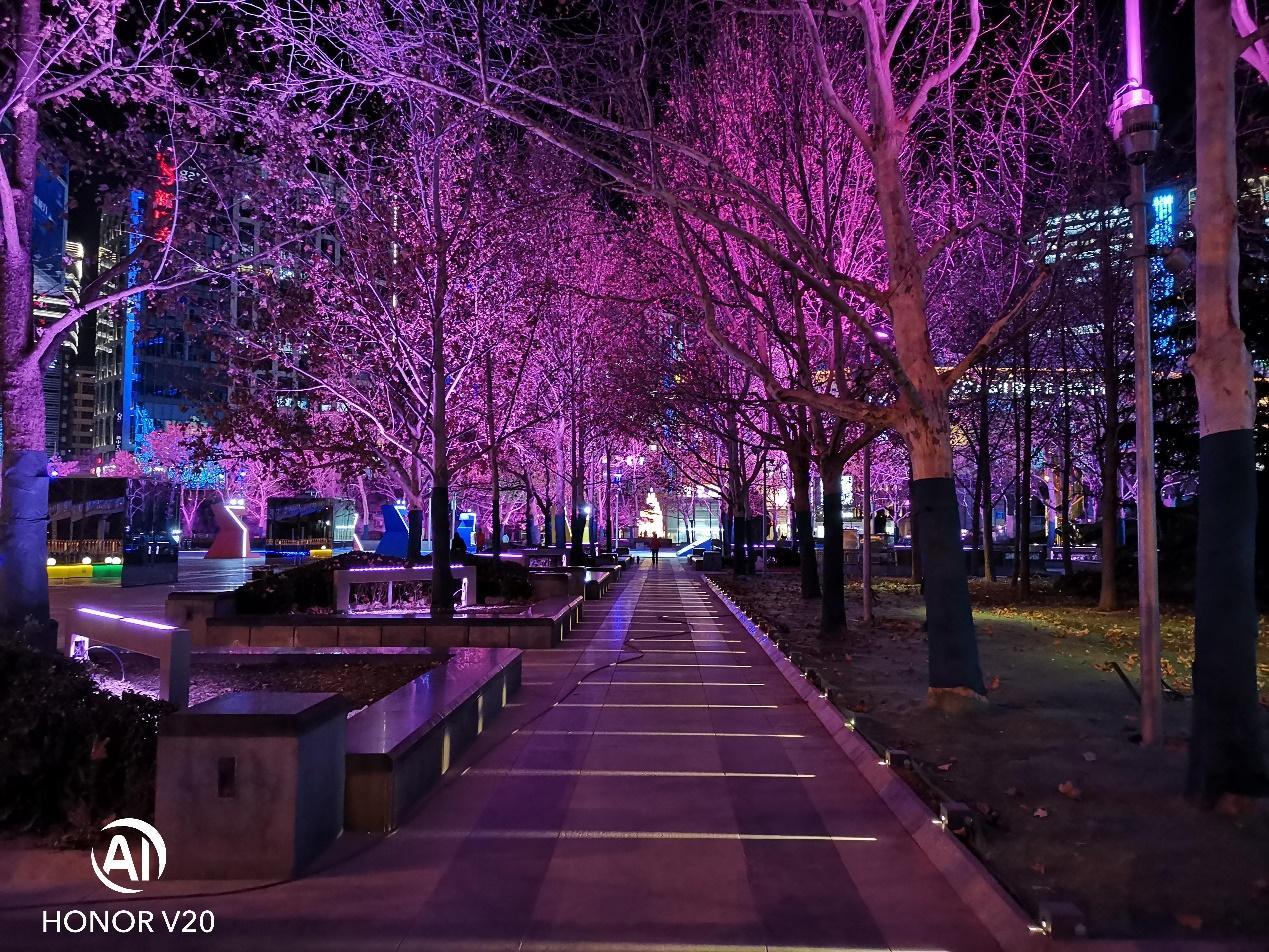 光荣v20麒麟980多少钱,光荣v20麒麟980还能用几年