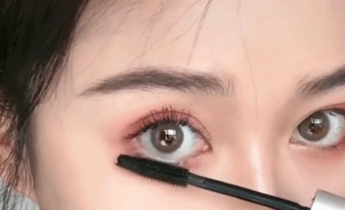 兰蔻黑天鹅睫毛膏压睫毛,cpb睫毛膏和兰蔻睫毛膏哪个好用