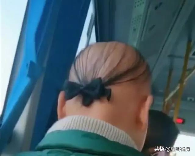 肌肉男丝带蝴蝶结造型梵克雅宝,微胖头发少适合什么发型男穿搭