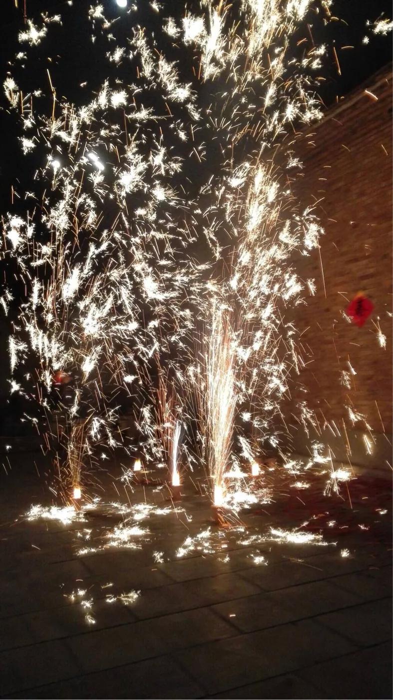 听到烟花的声音才有点过年的感觉,听见烟花的叫声