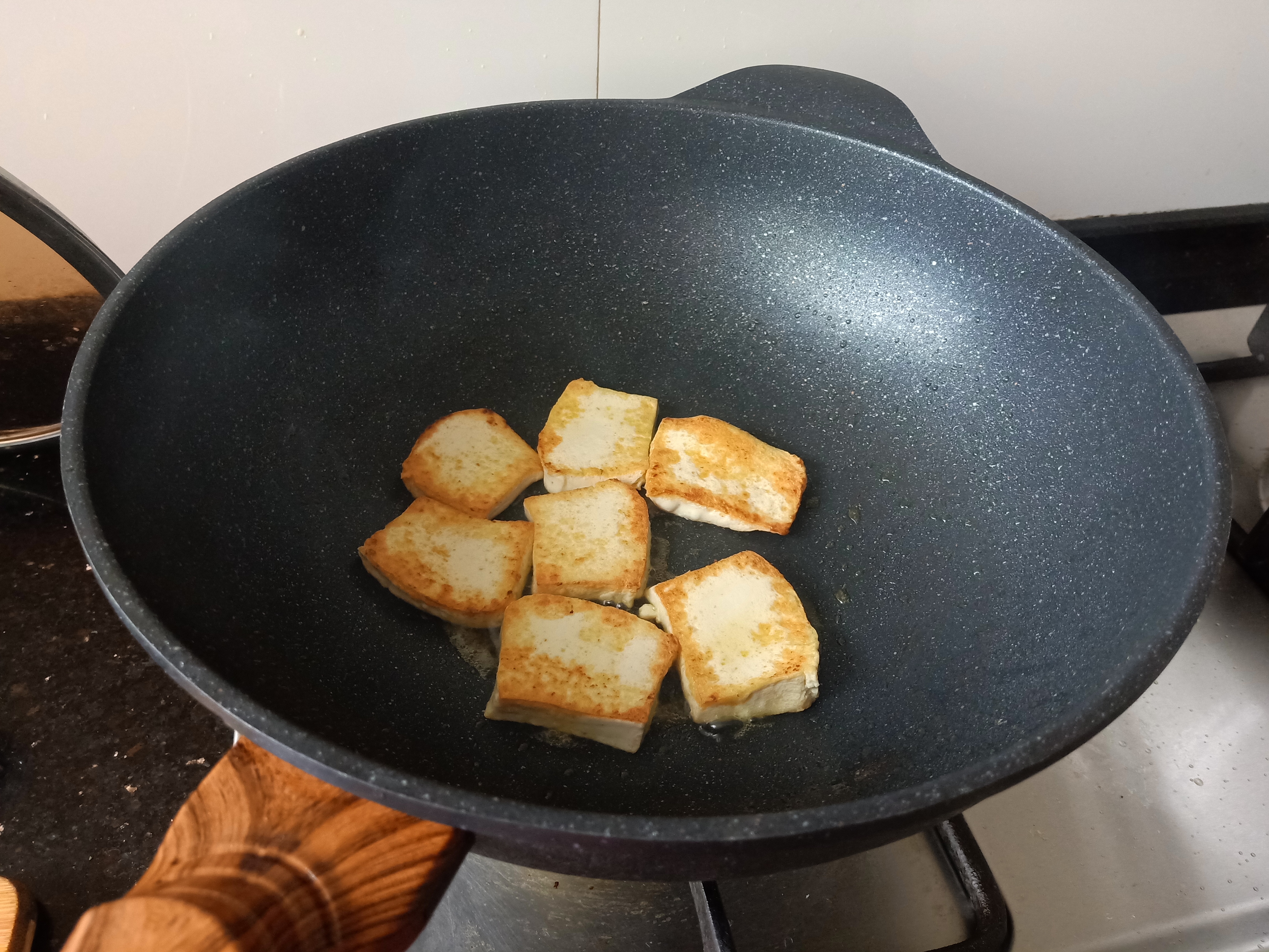 炒菜是铁锅好还是带涂层的好,炒菜是铁锅好还是铝锅好