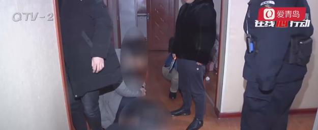 记者暗访青岛足疗店，*光脱**上衣做足疗！被技师的服务介绍吓坏了