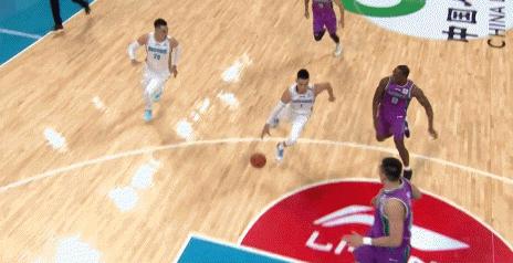 老梁篮球和足球哪个影响力大,足球比篮球的影响力还大吗