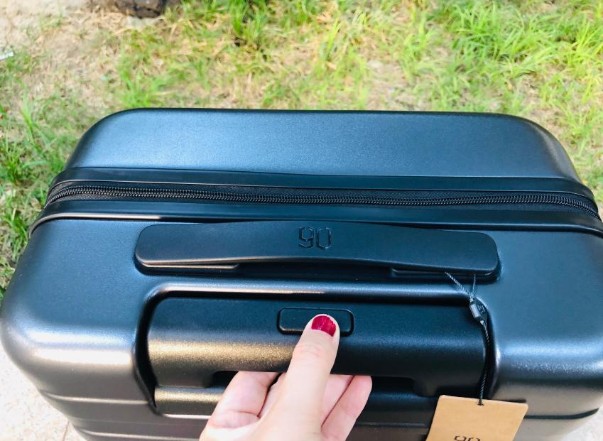 小米20寸行李箱能装多少东西,小米90分行李箱钛金灰20寸