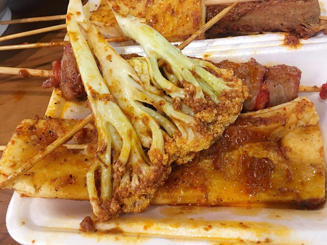 摆地摊卖什么最火成本低特点小吃,最新摆地摊卖什么小吃最火