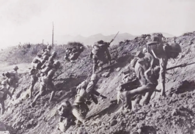 鬼子进森林扫荡遭八路埋伏,鬼子进入深山围剿八路