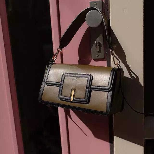 女明星背什么小众包,女明星背超便宜的包