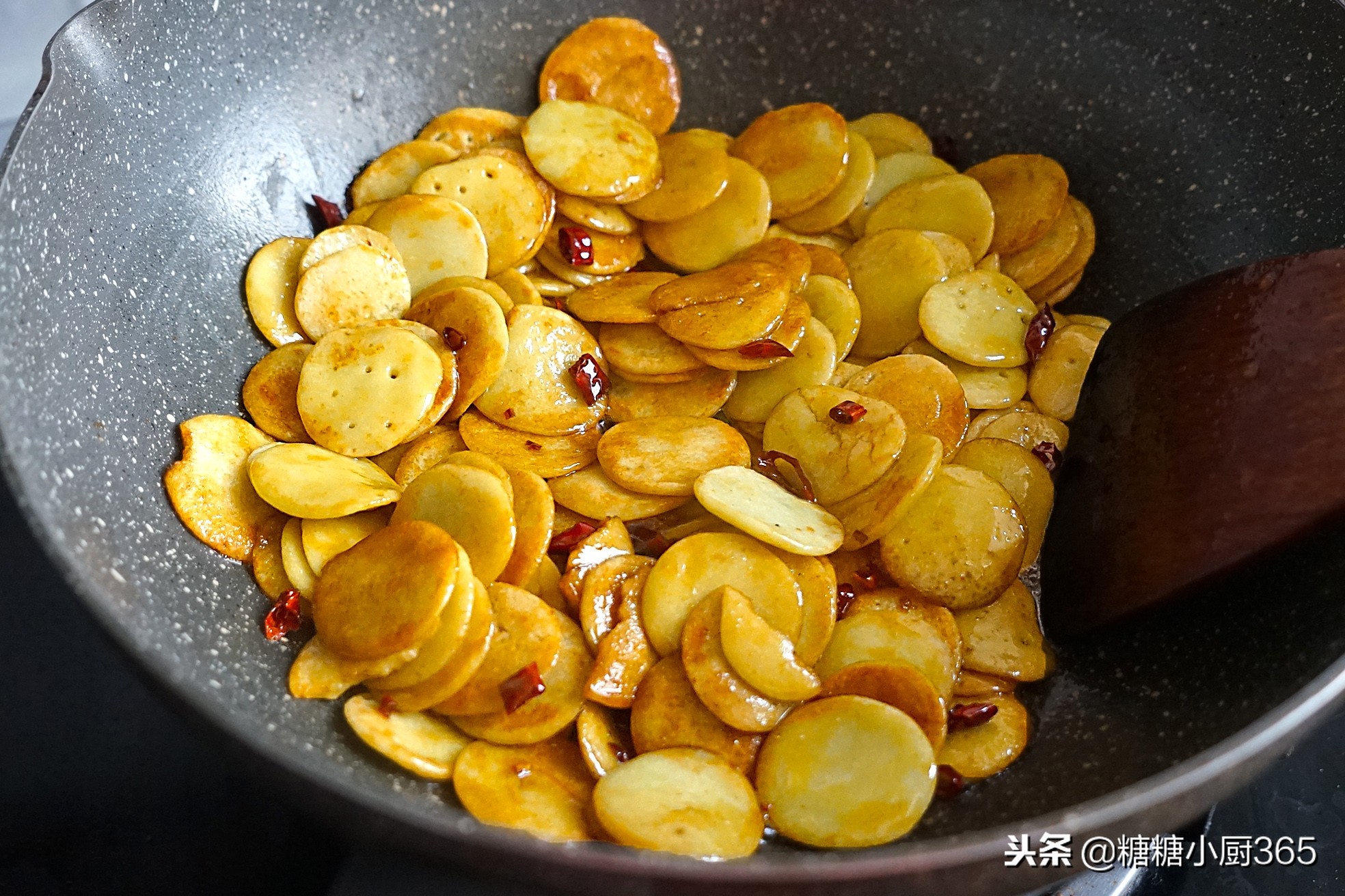 绿豆饼怎么炒不粘锅又好吃,绿豆饼搭配什么炒好吃