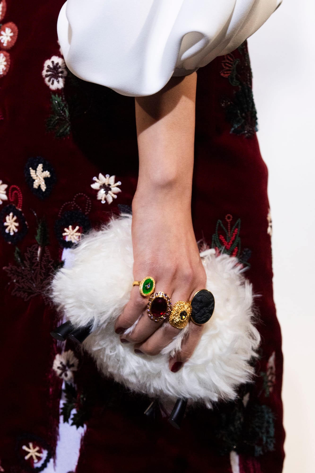 香奈儿2024春夏秀场包包,2021包包秋冬流行趋势走秀