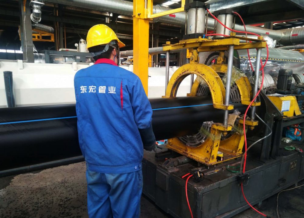 一手抓疫情防控一手抓经济发展,一手抓疫情防控一手抓生产经营