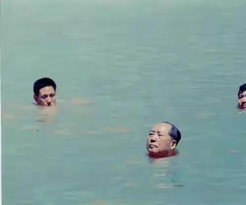 青年节，读诗词《水调歌头.潜水》，想起毛*东泽**那不老的青春情怀