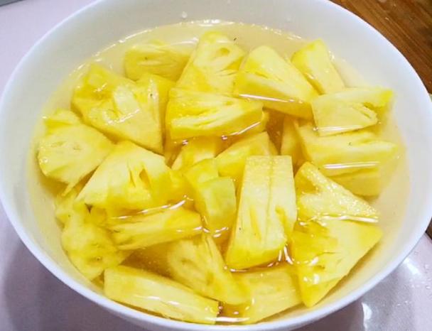 菠萝用盐水泡多长时间是最好的,菠萝泡盐水多长时间合适