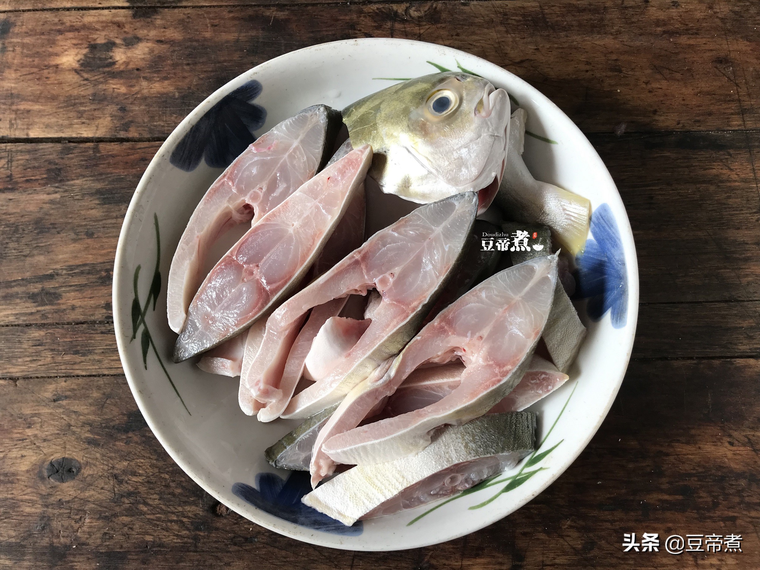 鱼别再清蒸了，试试用酱油水煮看看，吃过你就会喜欢上，太好吃了