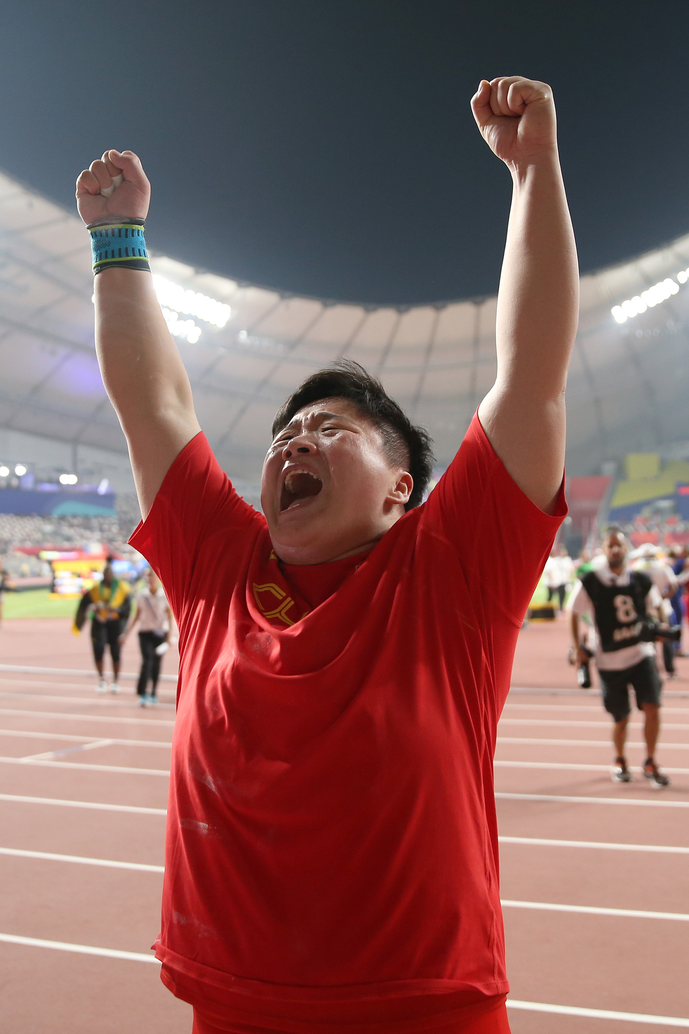 巩立姣女子铅球夺冠采访女记者,巩立姣蝉联世锦赛女子铅球冠军