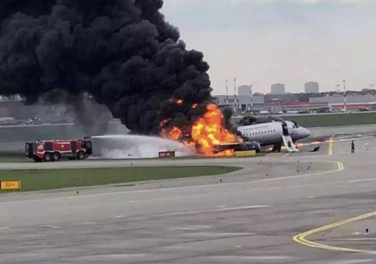 德国机场遇袭,德国飞机相撞空难