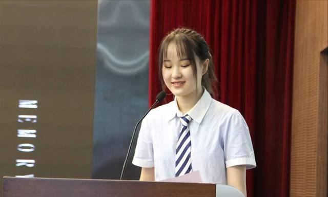 自我介绍7字口诀,自我介绍小金句让人一下记住