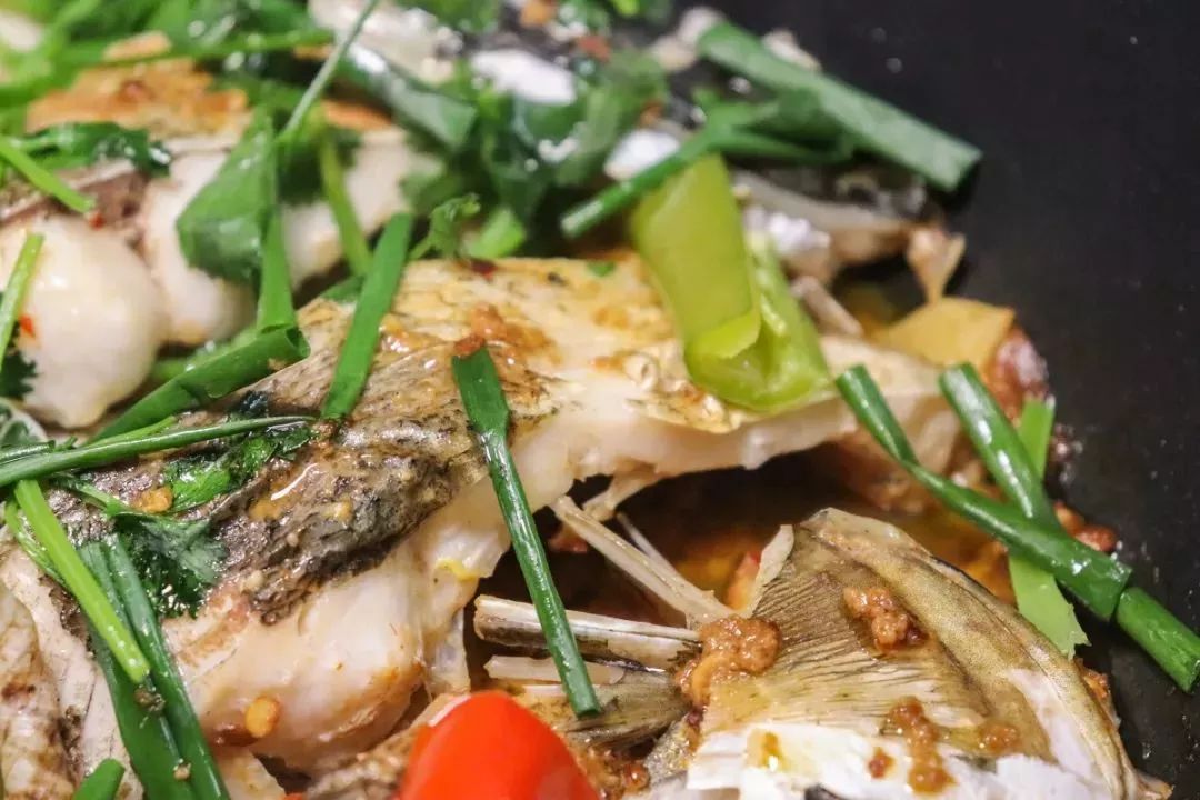 铜盘焗鸡的正宗做法,特点铜盘焗鸡