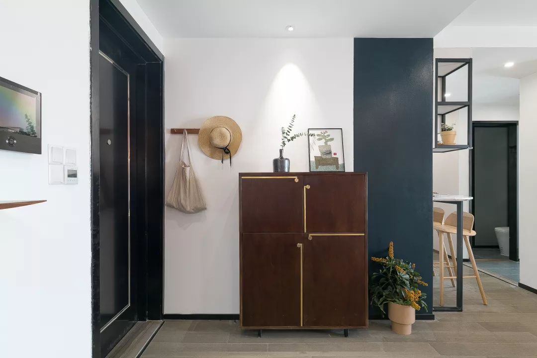 北欧两居室时尚复古赋予灵动空间,二居室户型装修70平北欧