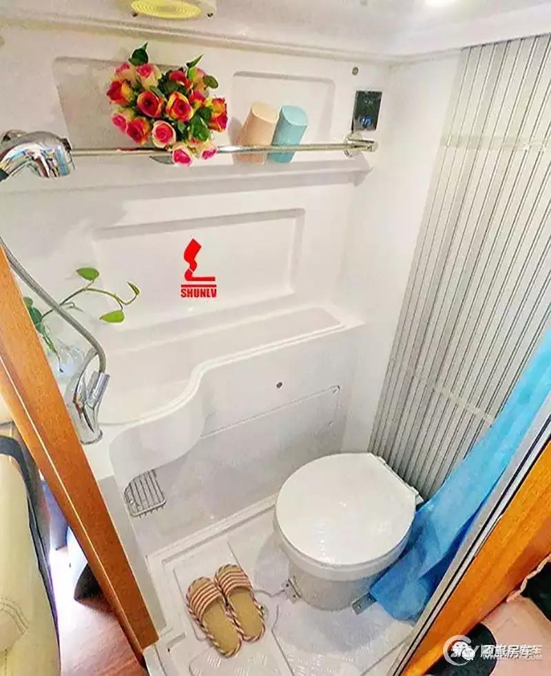 最新款大通v80b型房车,大通原厂2018款rv80b型短轴房车