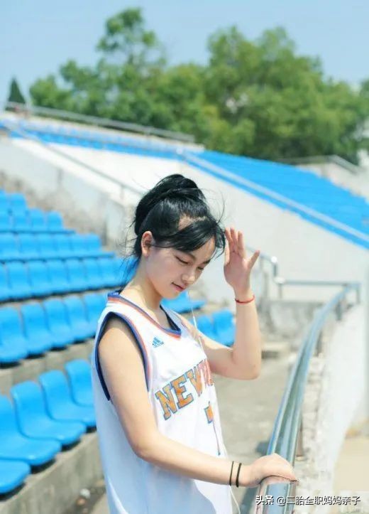 多名女大学生被“聊骚”后，教科书般自卫：自渡的底气来自好教养