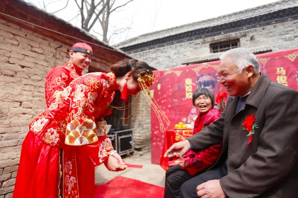 结婚送日子贴书都是带什么,农村结婚下礼婚书啥时间拿