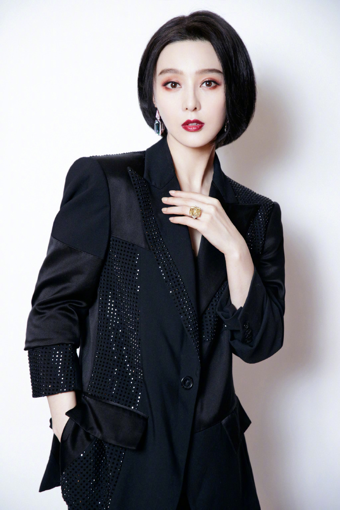 范冰冰最近现身机场穿搭,范冰冰在私服穿搭上放飞自我