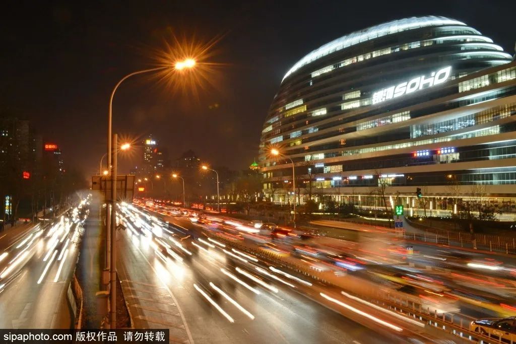 一个地铁站三条线,地铁边的吃喝玩乐