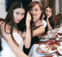 搞笑gif趣图姑娘有话好好说别动手,开心一刻gif搞笑动图