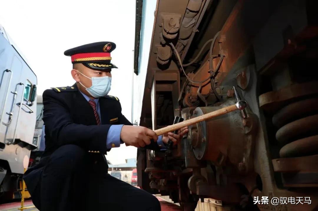 铁路职工探亲假工资怎么算,铁路工资是怎么发的