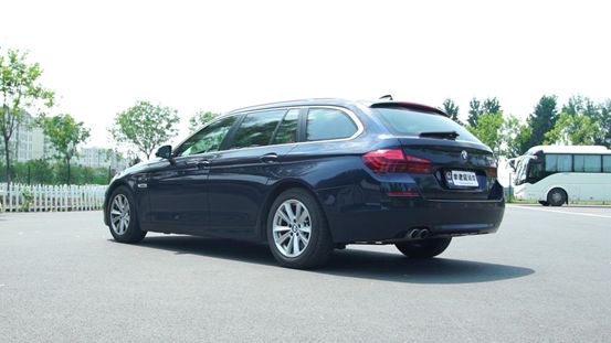 2022宝马5系瓦罐旅行版手动,30万左右宝马5系瓦罐