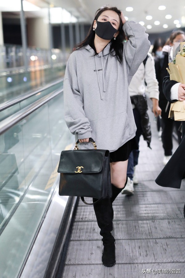 马思纯穿黑色长裤,马思纯同款gap卫衣