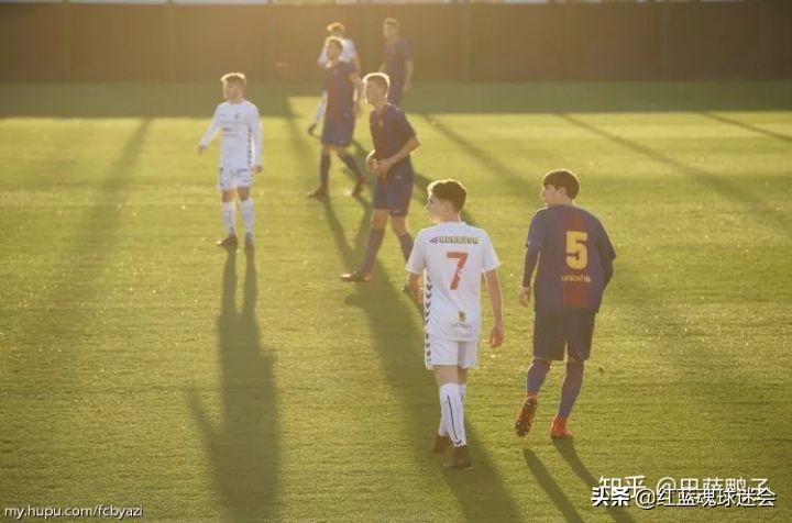 分享如何甘伯城蹲巴萨球员