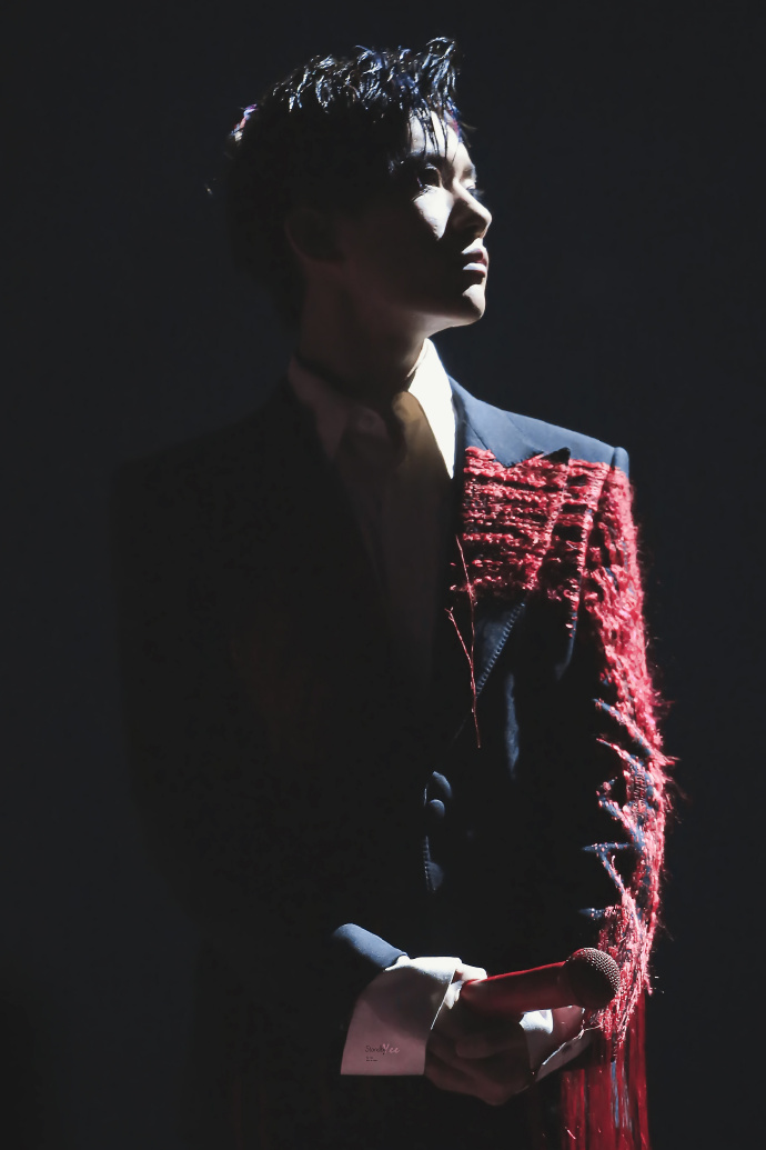 易烊千玺让人喜欢的10个理由,如何客观的评价易烊千玺的长相