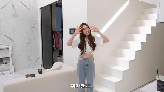 韩国美女晒独居公寓引11万人围观衣帽间全是名牌