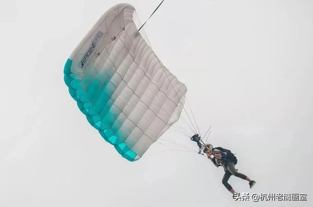 在这起悲剧中，“不作不死”的评论只会暴露偏见