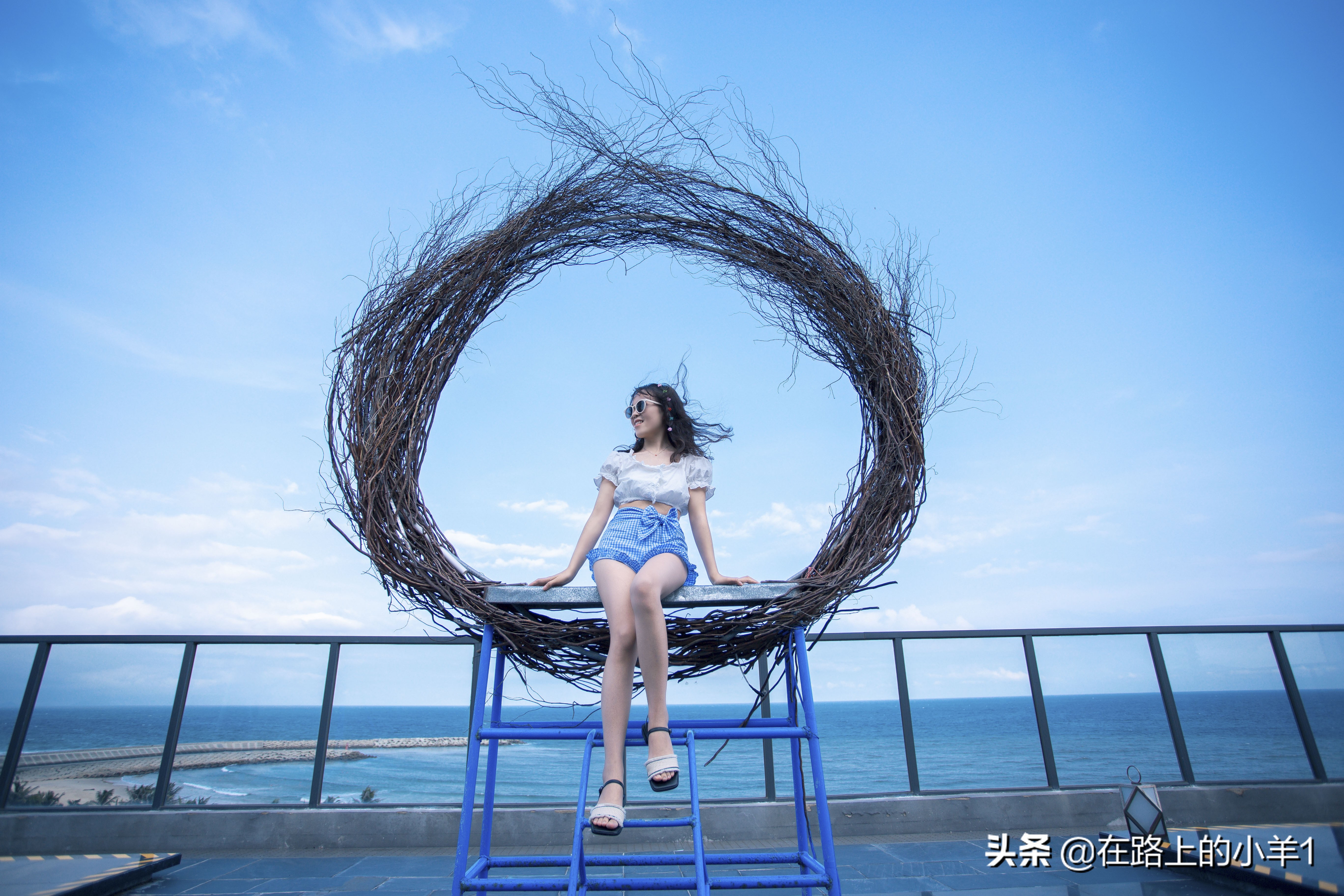 此地距离三亚仅23分钟车程，游客稀少环境清幽，真正的度假胜地