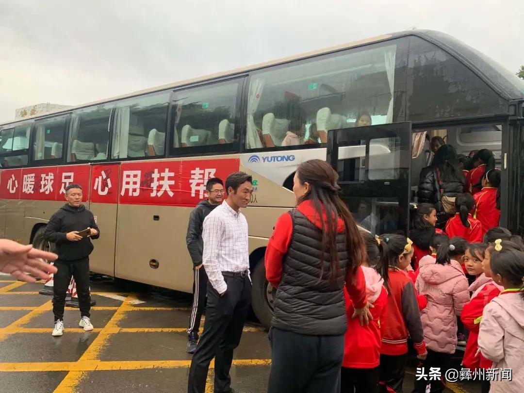 U9凉山彝族女子足球队：走出凉山圆梦绿茵