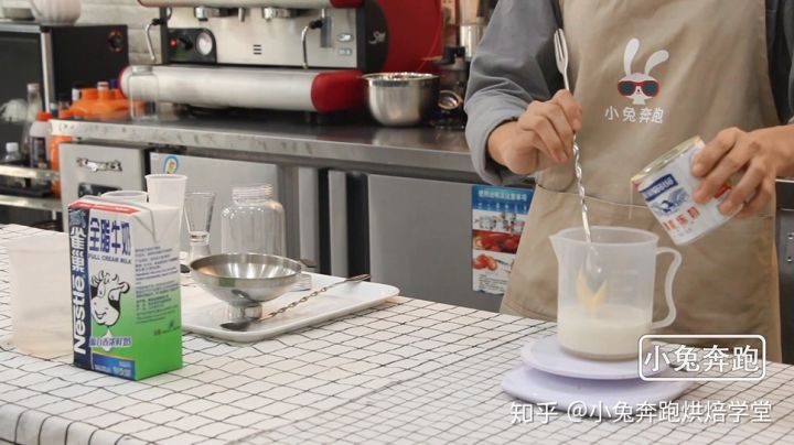 泰茶冰椰奶怎么做,素匠泰茶芒果椰奶西米露