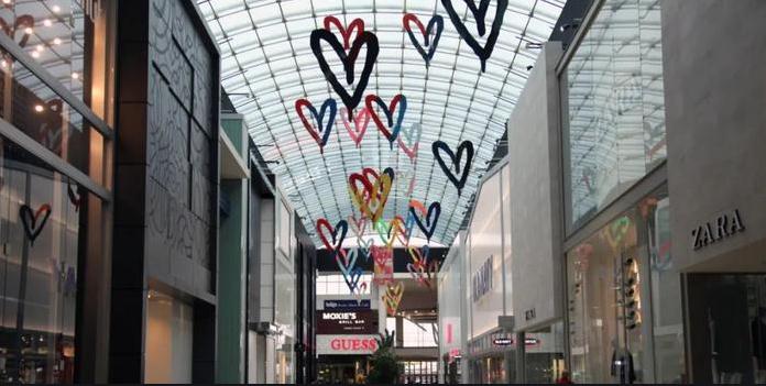 “亲，包包2万包邮！”爱马仕、劳力士、香奈儿等门店停业、工厂停产，美国最大奢侈品百货集团之一申请破产