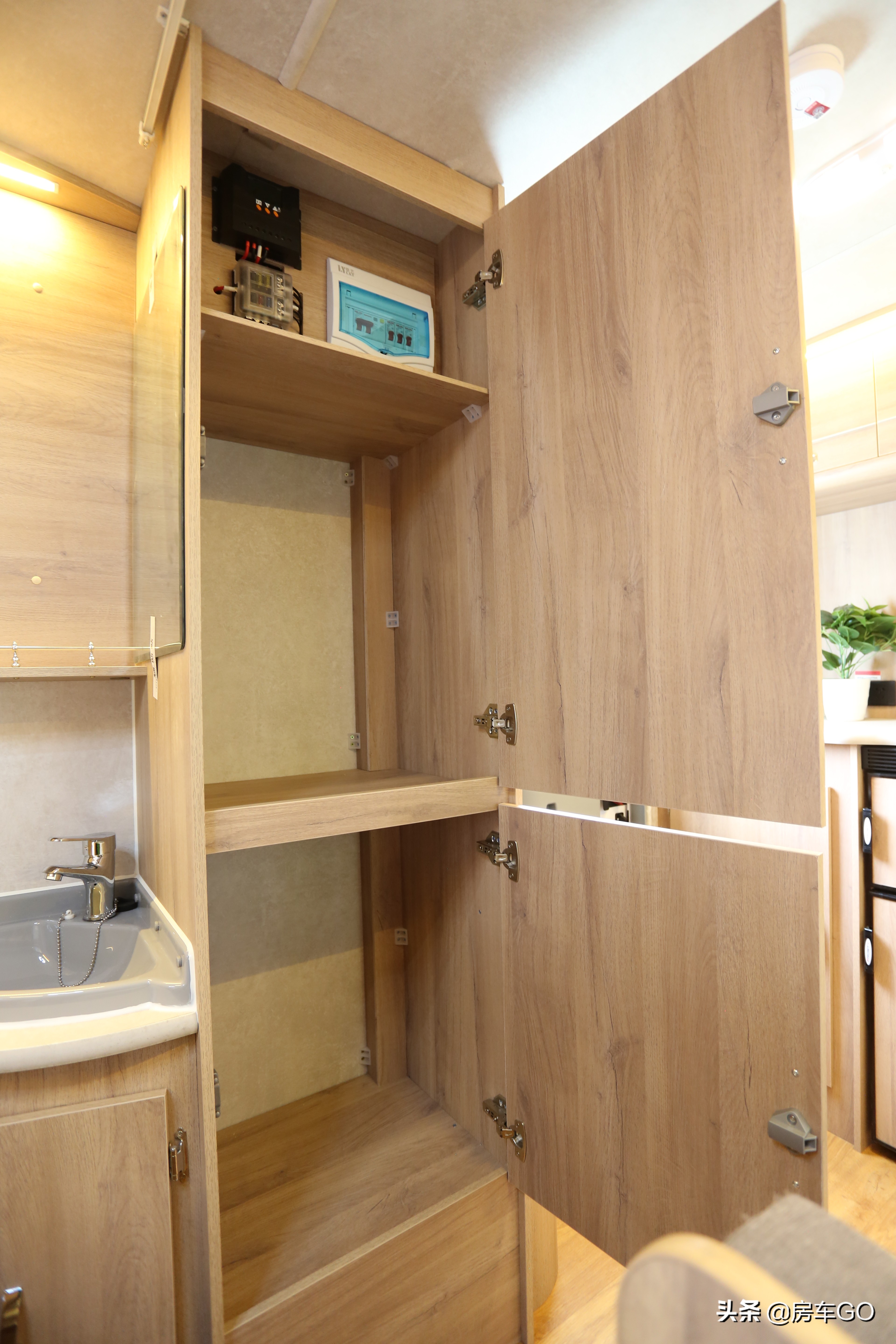 可以上蓝牌的拖挂房车,能住三人小型拖挂房车